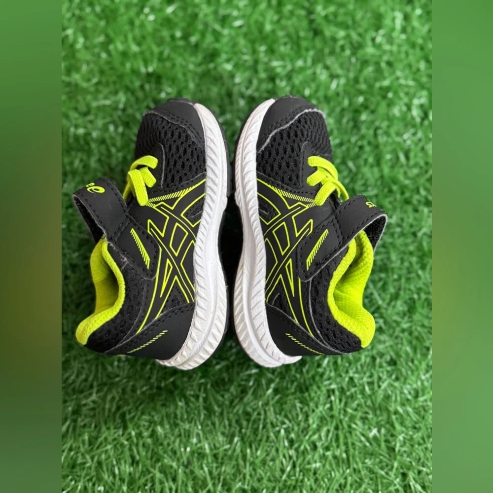 ASICS Kids Black and‎ Yellow Running Shoes Size K4